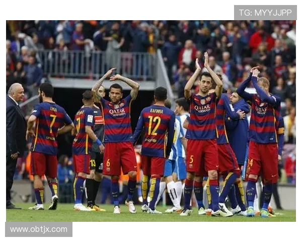 穆索赞队友谦逊智慧称零封巴萨展现冠军气质与团队精神